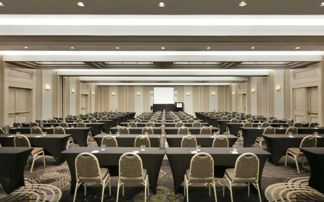 DoubleTree by Hilton New York LaGuardia Airport