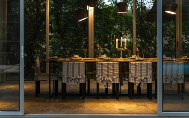 LohonoStays Maharajah House