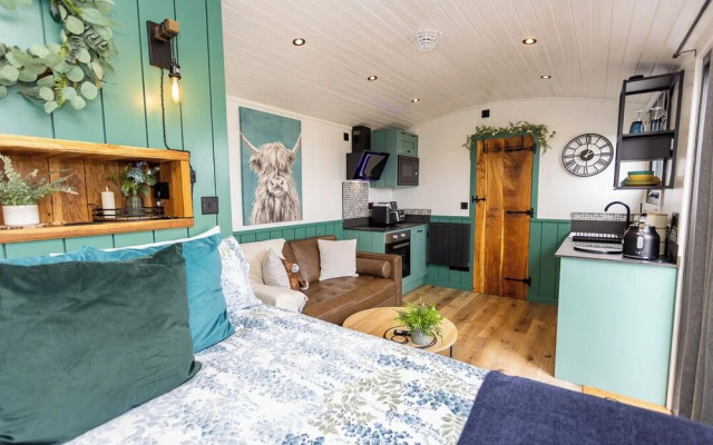 Willows Rest - 1 Bed Shepherd's Hut - Pentlepoir