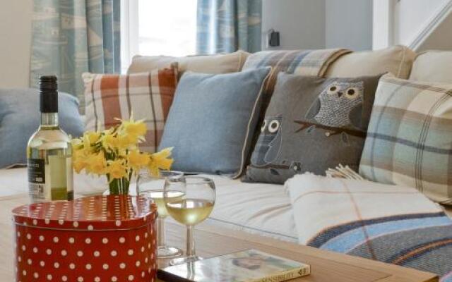 Cinnamon Teal Cottage