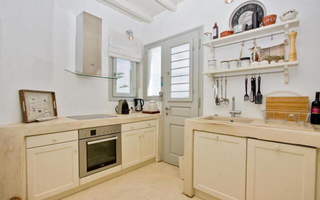 4-bedroom Cycladic Villa with Seaview