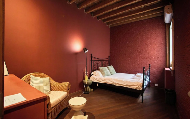 Book and Bed-Jingan Temple