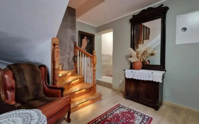 L&B House