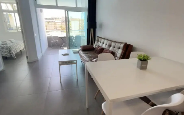 Renovated Apartment by the Beach and Yumbo Centre
