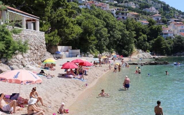 Neve - 100 m From Pebble Beach - A2