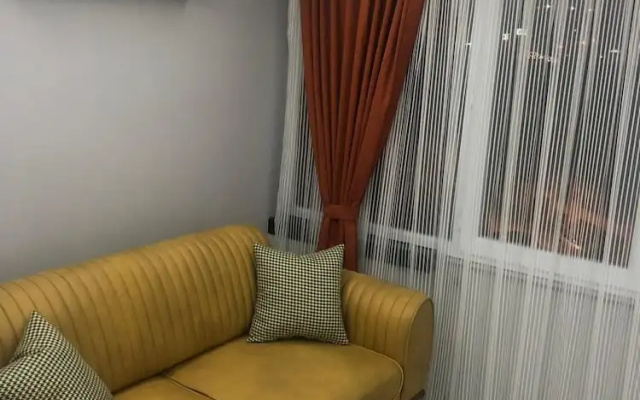 H&M Suit Residence