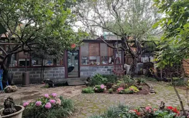Ziyou Suiyue Design Hostel