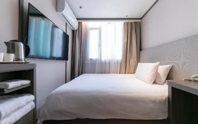 Hanting Hotel (Shanghai Zhongshan Park Metro Stat)