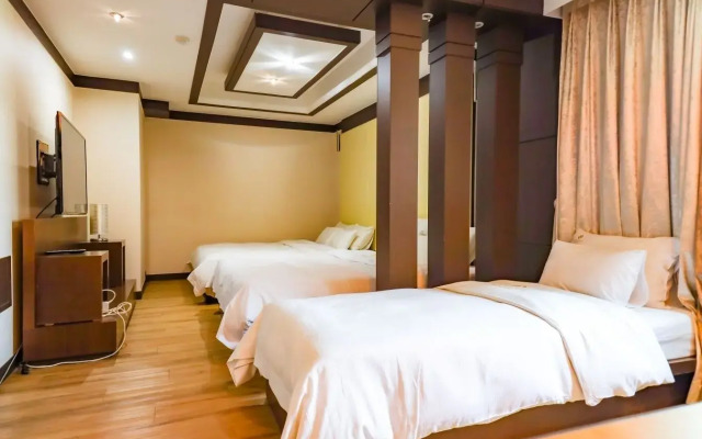 Charlot Castle Hotel