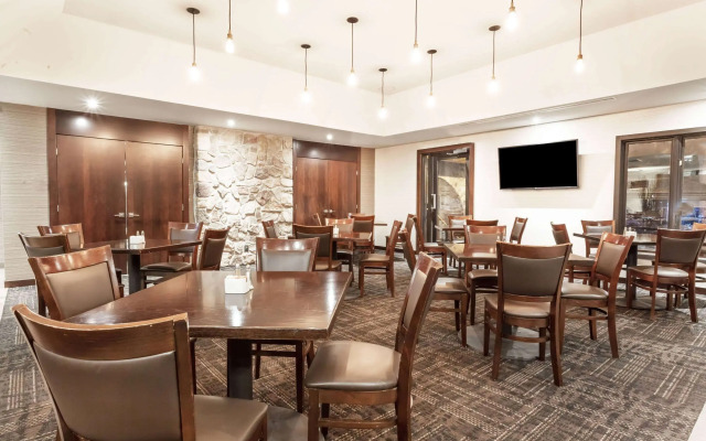 Ramada by Wyndham Ottawa On The Rideau