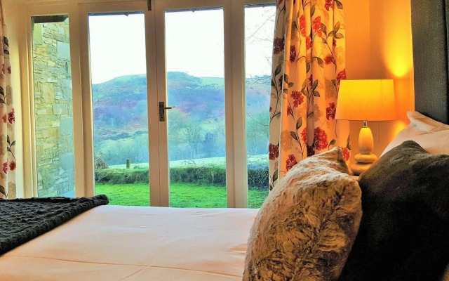 Nant yr Onnen B&B and Ysgubor Holiday Cottage