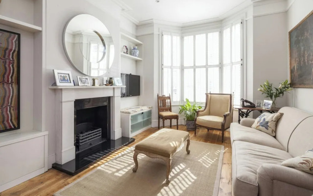 Winchendon Road by Onefinestay