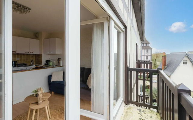 Charm 2 Rooms With Parking in Heart of Deauville