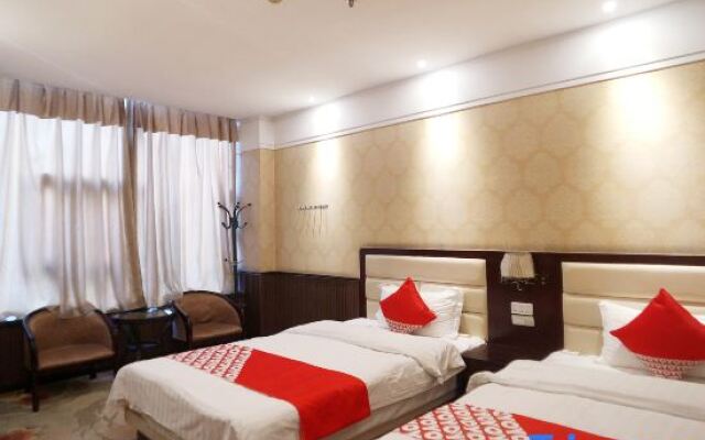 Chongqing Lushan Junwei Business Hotel