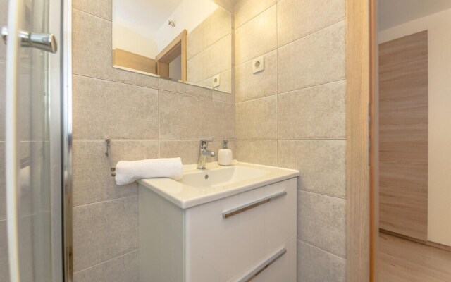 Nice Home in Zadar With Wifi and 4 Bedrooms