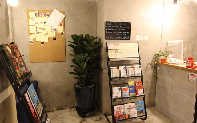 Bunk Guest House - Hostel
