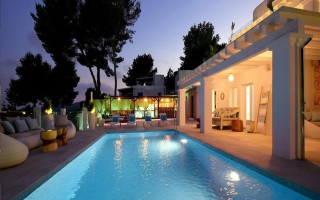 Magnificent Villa With Heated Pool