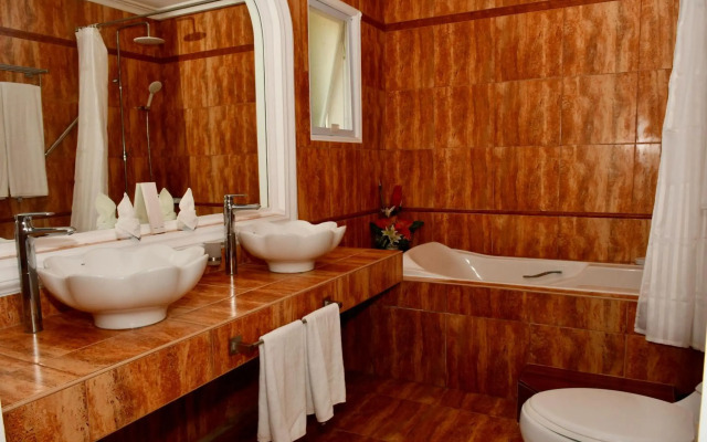 Monaco Suites de Boracay Hotel