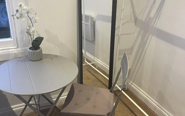 Charming Studio in London - 1 Person Only