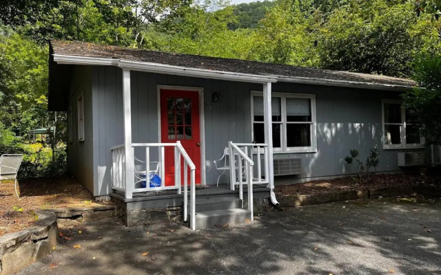 Meadowlark Motel with Restaurant & Bar