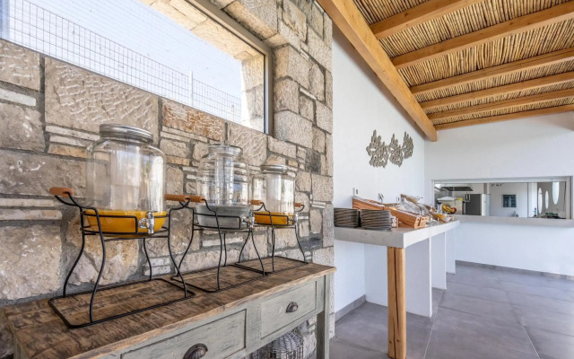 Kouros Home Hotel