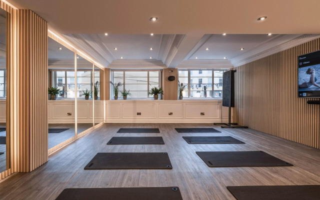Melia White House Apartments