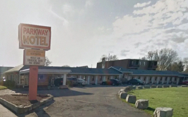 Parkway Motel