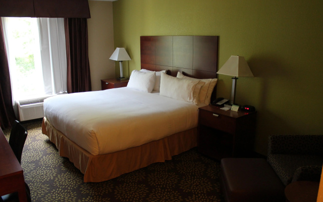 Holiday Inn Express & Suites Starkville by IHG