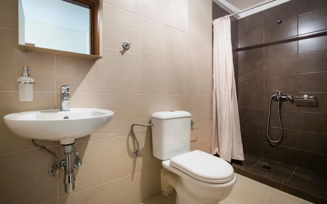 Eucalyptus Apartments Condo Lotos