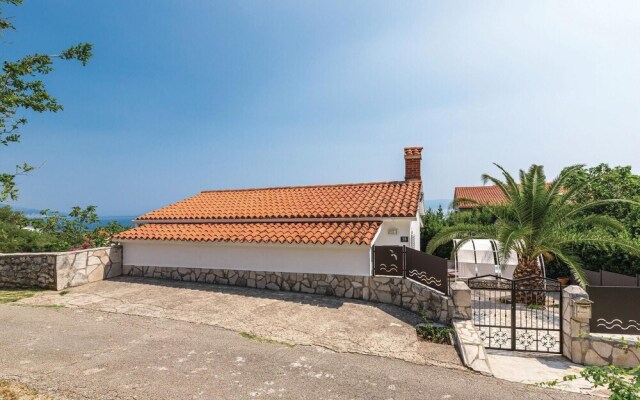 Amazing Home in Ravni with Hot Tub, WiFi & 1 Bedrooms