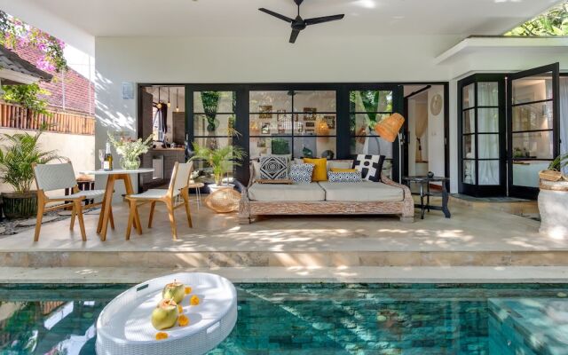 Villa Lora by Villa Finder