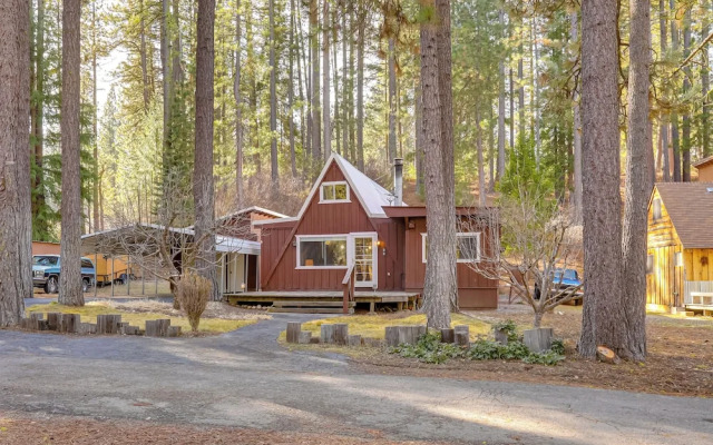 Quaint + Rustic A-frame < 5 Mi to Plumas-eureka!