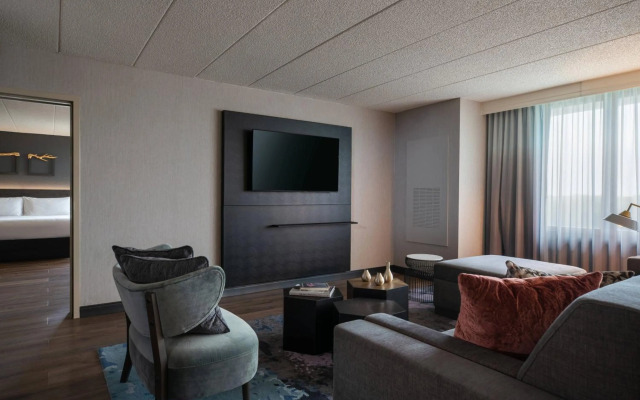 Renaissance Chicago North Shore Hotel