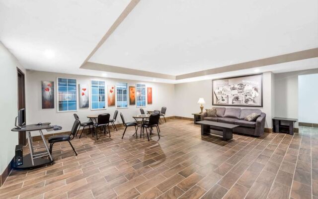 Super 8 Winfield/Quail Ridge Area