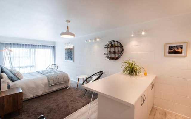 Sunrise on Main – Guest Rooms – Tairua