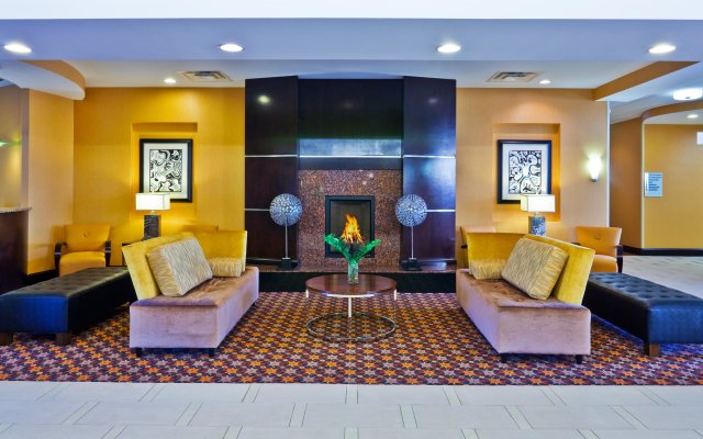 Holiday Inn Express Hotel and Suites Nashville-Opryland, an IHG Hotel