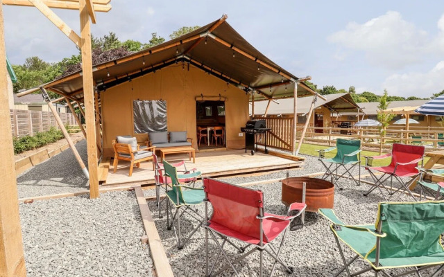 Lucky Clucky Lodge