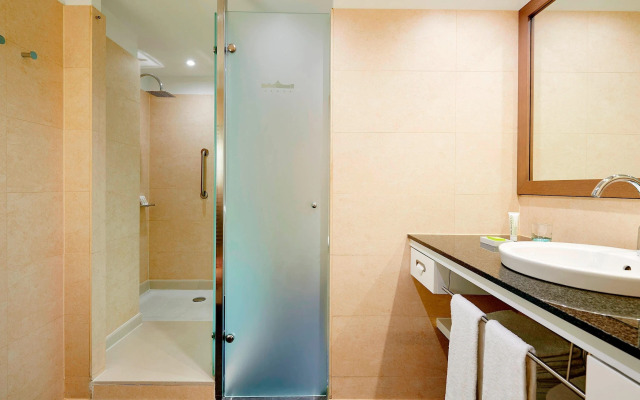 Le Meridien Ra Beach Hotel & Spa