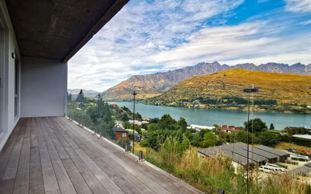 One Bedroom Unit with Panoramic Views