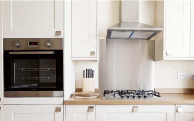 Spacious 4 Bedroom Apartment in Edinburgh