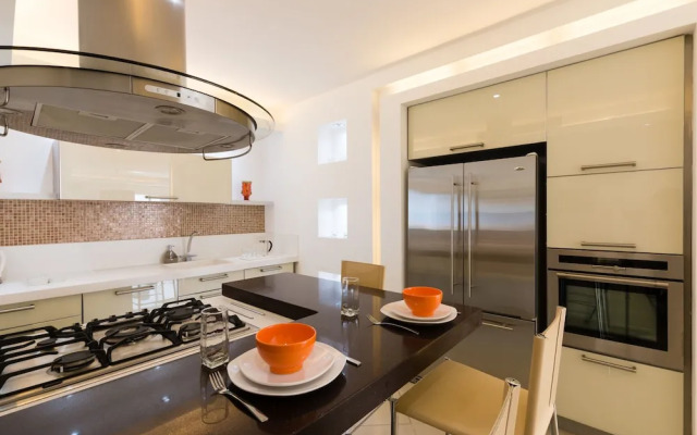 Apartment with Sauna, Hot Tub & Parking