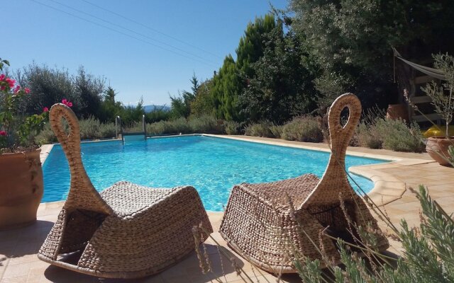 Evia FoxHouse