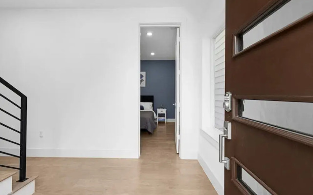 Newly Built Modern 3 Bedroom Houston Home