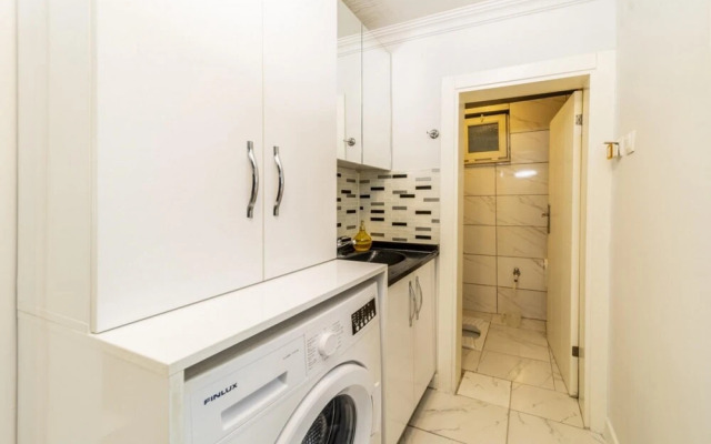 Villa With Private Pool Near Airport in Muratpasa