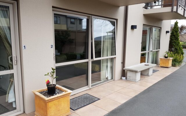 De Lago Motel Apartments