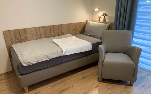 Amazing Holiday Home Near the Lake