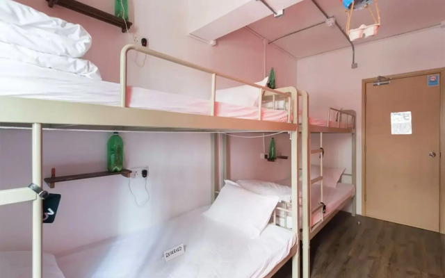 Hop Inn - Hostel