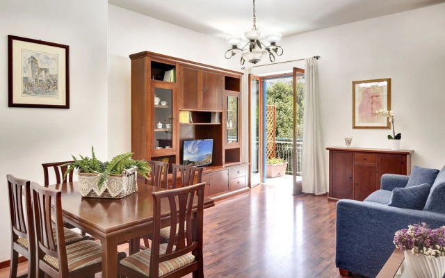 Light & Delight Apartment