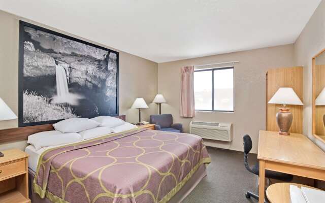 Super 8 by Wyndham Spokane/West