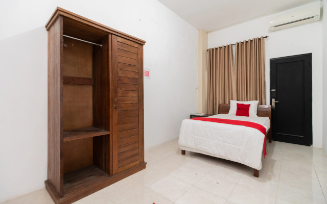RedDoorz Syariah at Jalan Andalas Padang